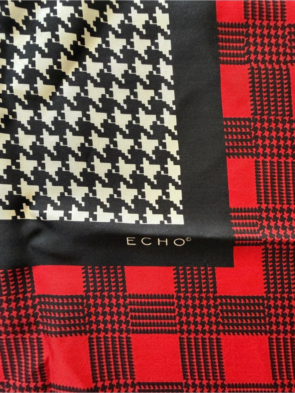 Echo bold red